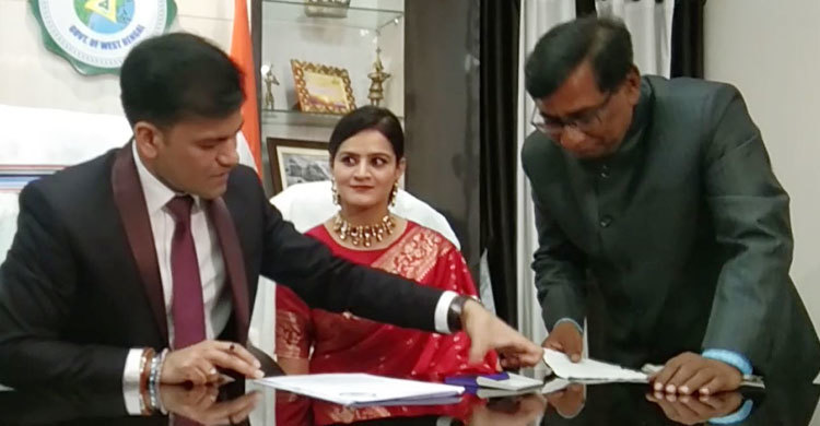 ভ্যালেন্টাইনস ডে-তে অফিসেই বিয়ে সারলেন দুই সরকারি কর্মকর্তা