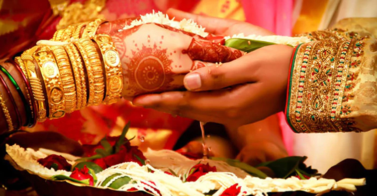 যোগীর রাজ্যে অন্য ধর্মে বিয়ে বন্ধ করলো পুলিশ