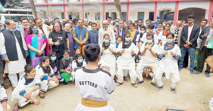 পঞ্চগড়ে কিশোরী কন্যারত্নদের মার্শাল আর্ট প্রশিক্ষণ শুরু
