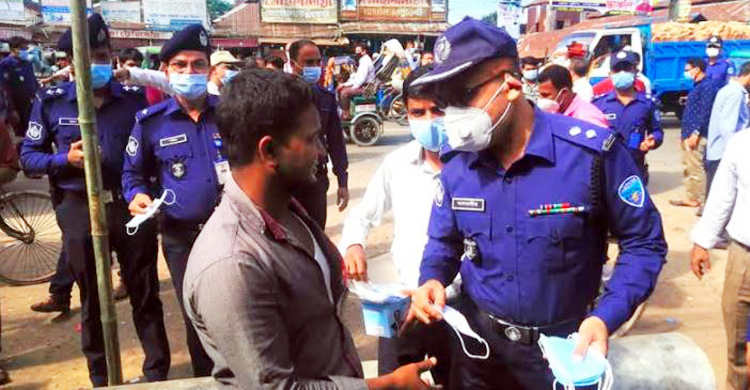 নোয়াখালীতে মাস্ক না পরলে বন্ধ করে দেয়া হবে দোকান