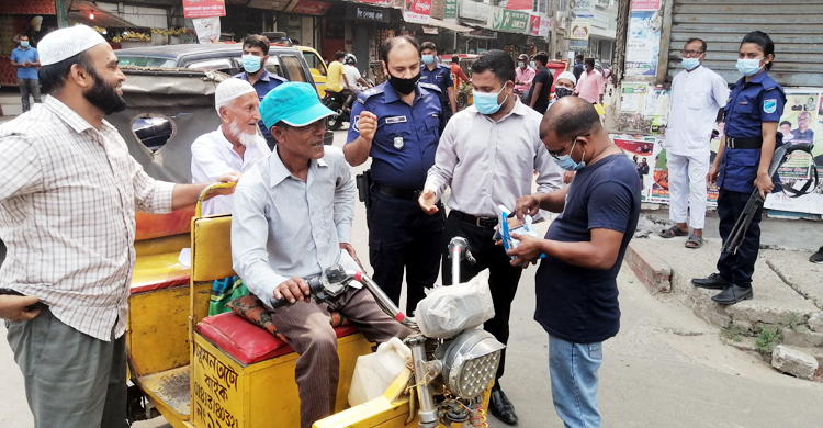 মুন্সিগঞ্জে মাস্ক না পরায় ৩০ জনকে জরিমানা