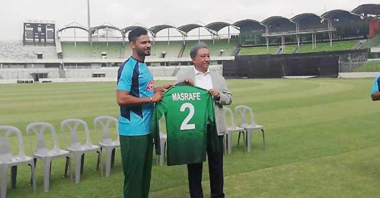 ব্রেসলেটের পর এবার নিলাম হচ্ছে মাশরাফির জার্সি