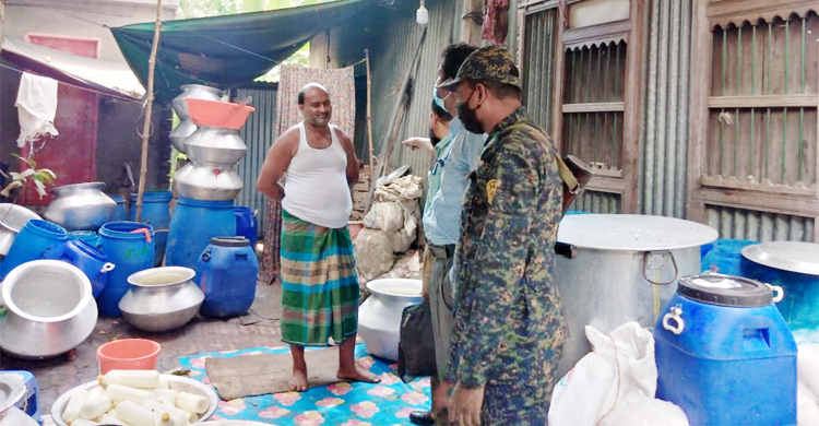 পাত্রে সাদা পোকা, আলদির মাঠায় মেশানো হয় গুঁড়া দুধ-স্যাকারিন