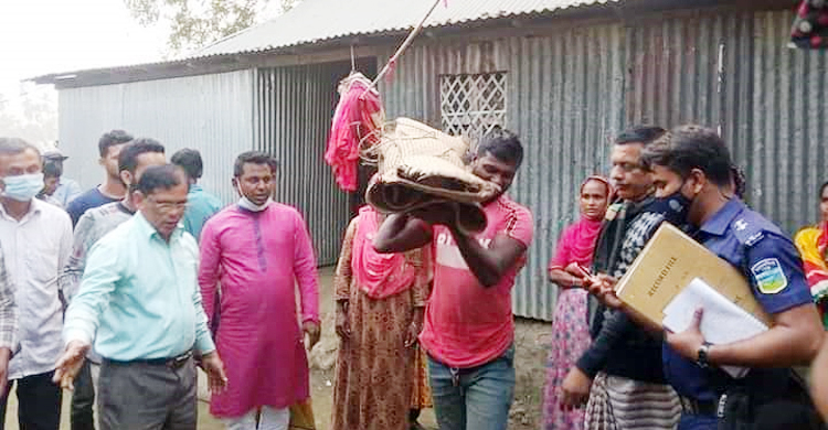 ছোট বোনকে কুপিয়ে হত্যার অভিযোগ কিশোরীর বিরুদ্ধে