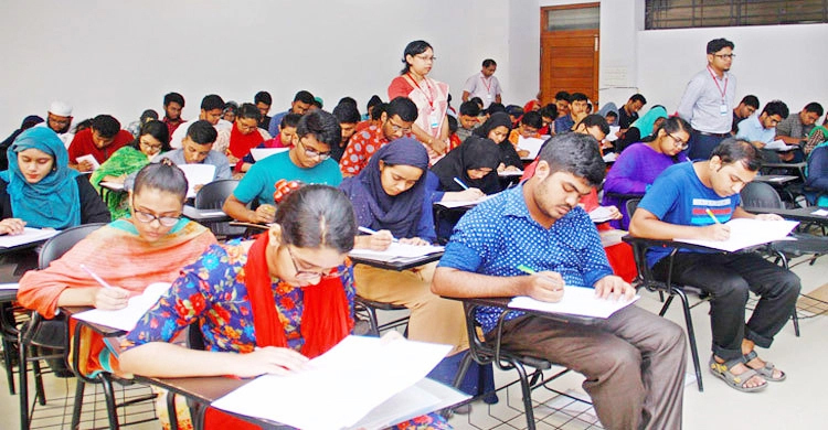 এমবিবিএস ভর্তি লড়াই : আবেদন লাখ ছাড়াল
