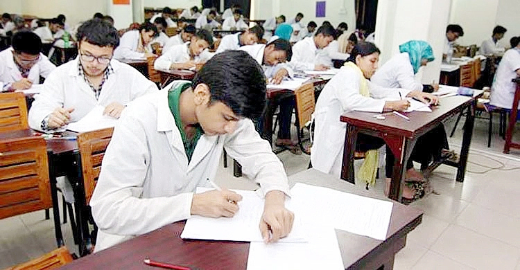 এমবিবিএস ভর্তিযুদ্ধ : আসনপ্রতি লড়বেন ২৮ জন