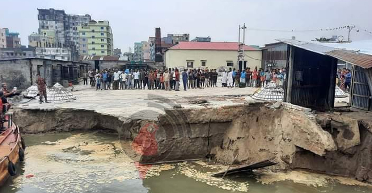 মেঘনায় ধানের বয়লার ধসে দুই শ্রমিক নিখোঁজ
