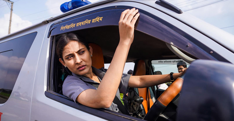 আজ মেহজাবিনের ‘অ্যাম্বুলেন্স গার্ল’