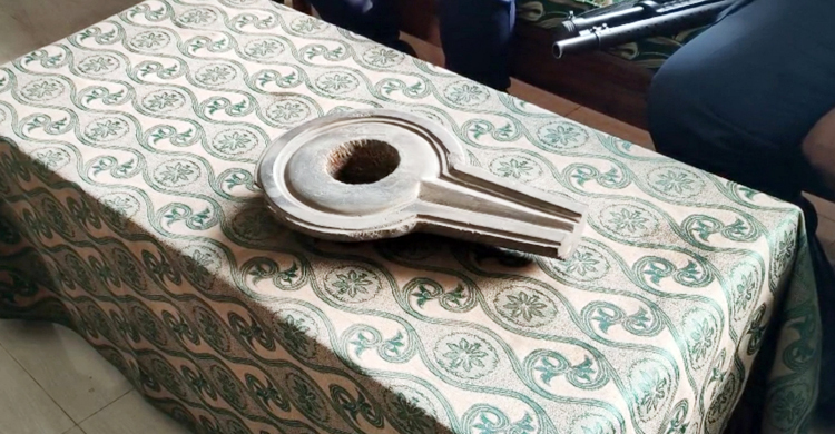 কলেজে ট্রাক্টরের ফালে উঠে এলো কষ্টিপাথর