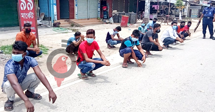 মেহেরপুরে মাস্ক ছাড়া বের হলেই রোদে বসিয়ে রাখছে প্রশাসন