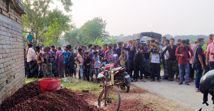 মেহেরপুরে বোমাসদৃশ বস্তু ও অস্ত্র উদ্ধার