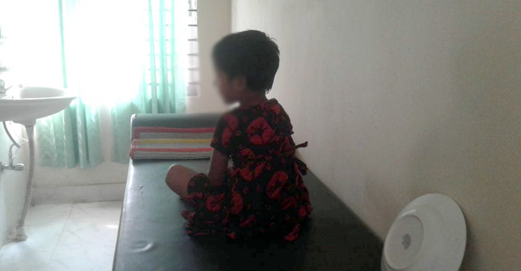 মায়ের অনুপস্থিতিতে ছয় বছরের শিশুকে ধর্ষণ করলো সৎ বাবা