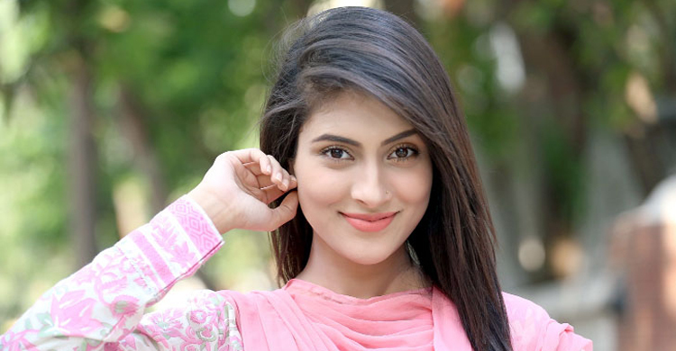 অনলাইনে কোরবানির গরু কিনলেন মেহজাবীন