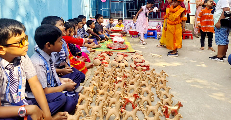 মেলার ক্রেতা-বিক্রেতা সবাই শিশু