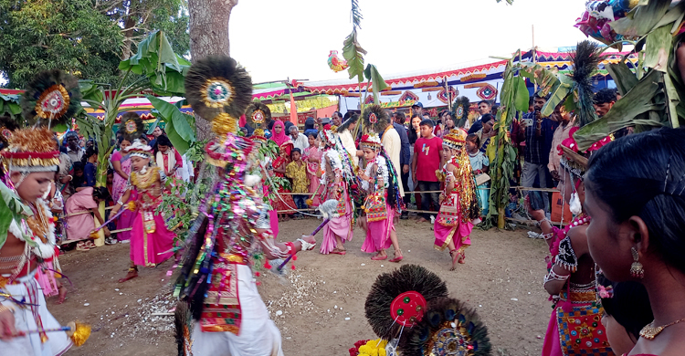 মহারাসলীলায় মেতেছে মণিপুরি সম্প্রদায়