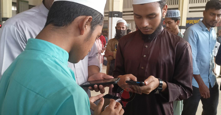 নিবন্ধন প্রক্রিয়া শেষে ফিরতি মেসেজ আসতে বিলম্ব, যাত্রীদের ক্ষোভ