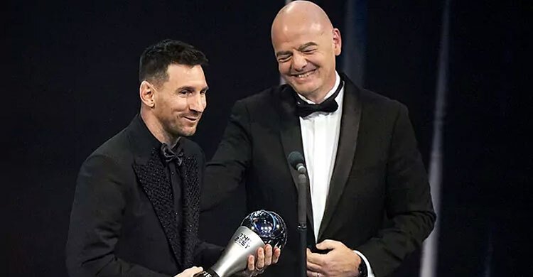 পারলেন না এমবাপে, মেসিই হলেন ফিফা বর্ষসেরা