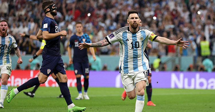 মাঠে নেমেই গড়লেন দুটি, গোল করে আরও একটি রেকর্ড মেসির