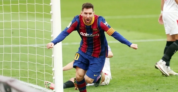 Messi takes Barca within two points of top