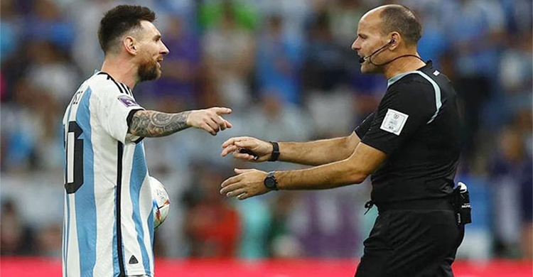 Messi slams referee after Argentina win on penalties