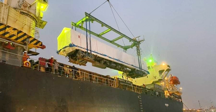 মেট্রোরেলের বগি এখন মোংলায়