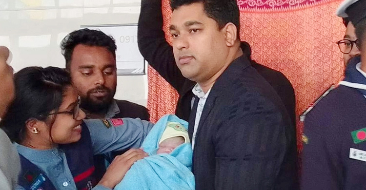 মেট্রোস্টেশনে জন্ম নেওয়া শিশুটির নাম রাখা হলো ‘রাজত্ব’