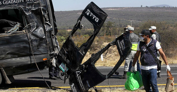 13 killed in accident on Mexico highway