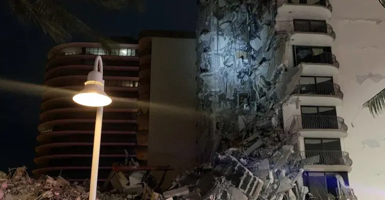 যুক্তরাষ্ট্রে ১২ তলা ভবন ধসে নিহত ১, বহু হতাহতের আশঙ্কা