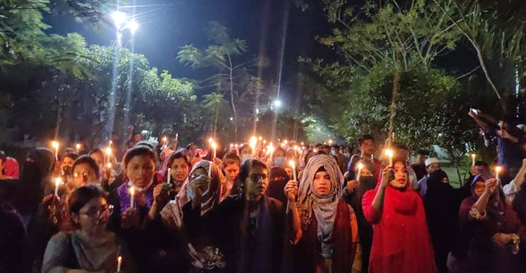শিক্ষার্থী ধর্ষণের বিচার দাবিতে বশেমুরবিপ্রবিতে মোমবাতি মিছিল