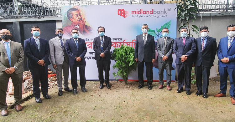 শোক দিবস উপলক্ষে মিডল্যান্ড ব্যাংকের বৃক্ষরোপণ কর্মসূচি
