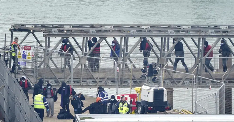 UK says plan to stop Channel migrants pushes bounds of law