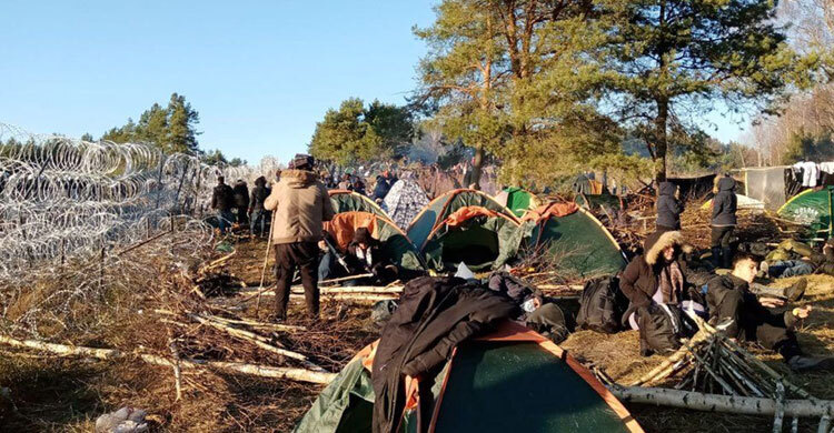 Belarus migrants: Poland PM blames Putin for migrant crisis