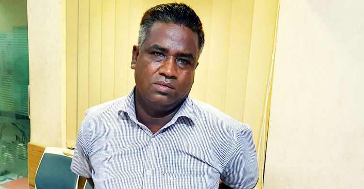 ‘বোকা’ শিকারে তিনি কখনো জাহাজের মাস্টার কখনো ক্যাপ্টেন!