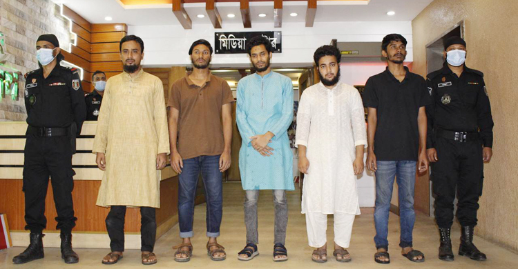কেউ দিতেন ব্যবসার টাকা, কেউ সংগ্রহ করতেন সদস্য