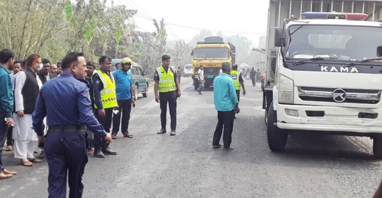 পঞ্চগড়ে সড়ক দুর্ঘটনায় চাচা-ভাতিজির মৃত্যু