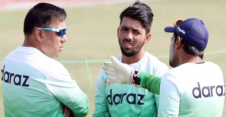 দুজনকে আলাদা কৃতিত্ব দিলেন মুমিনুল