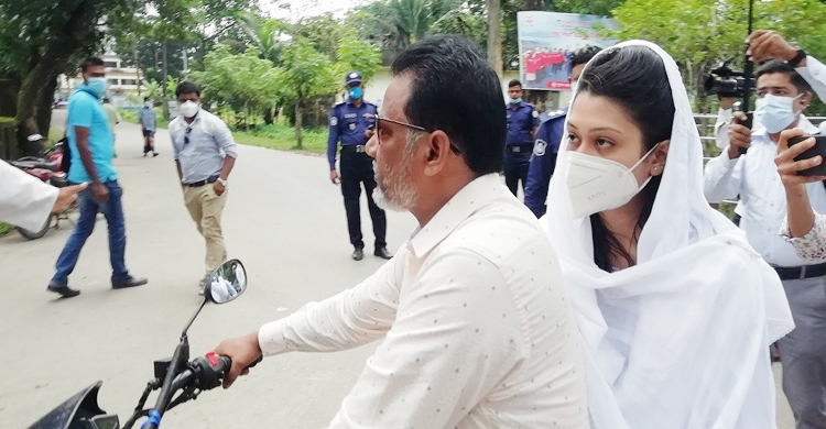 ফাঁসির রায়ের কপি নিয়ে ঢাকায় আসছেন মিন্নির বাবা