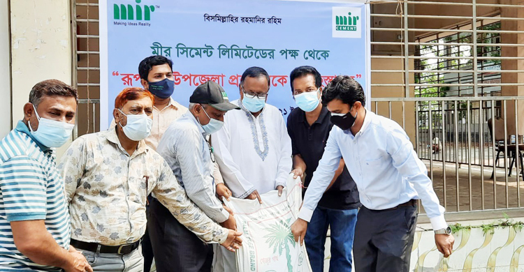 স্বল্পআয়ের শ্রমজীবীদের ১০ মেট্রিন টন চাল দিল মীর গ্রুপ