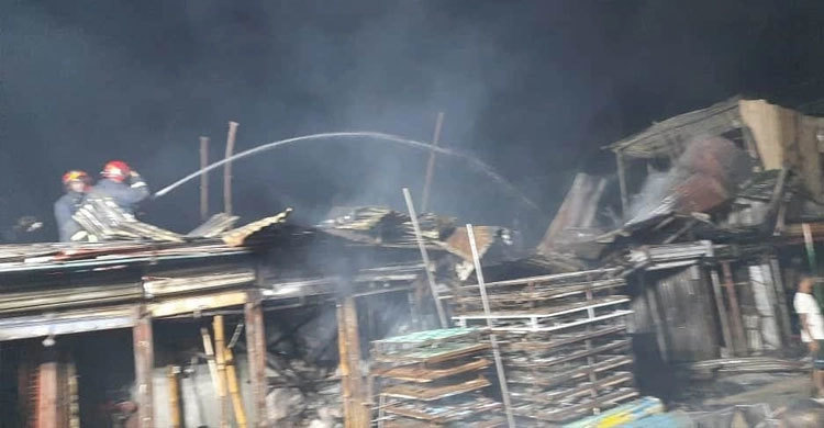 Fire breaks out at Mirpur slum