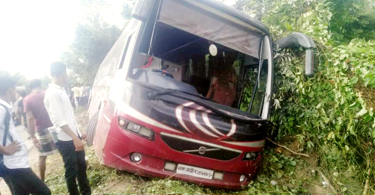 মিরসরাইয়ে বাসের ধাক্কায় এনজিওকর্মী নিহত