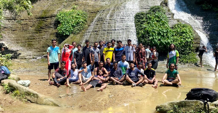 পদচারণায় মুখর মিরসরাইয়ের পর্যটন স্পট