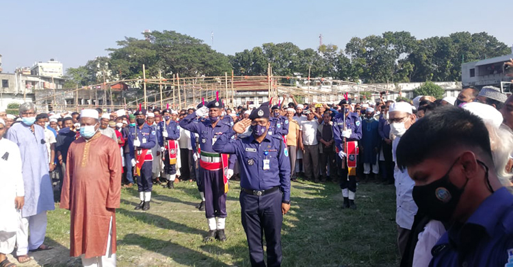 একাব্বর হোসেনের দাফন সম্পন্ন, জানাজায় মানুষের ঢল