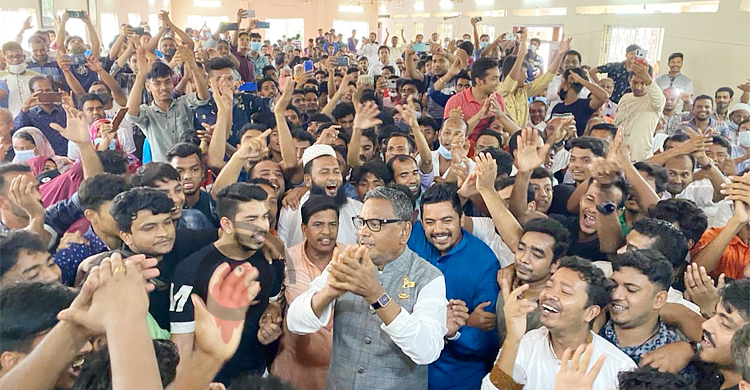 দোয়া মাহফিলে কাদের মির্জার নাচের ভিডিও ভাইরাল