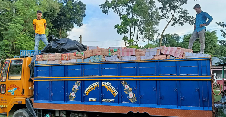 কাগজে-কলমে বিক্রি ৫৪০ কেজি বই, ঢাকায় গেলো দুই ট্রাক