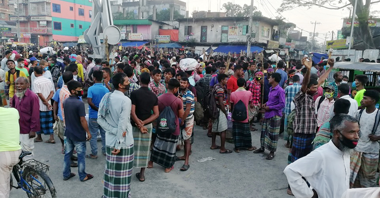 সামাজিক দূরত্ব কী বোঝেনই না কৃষি শ্রমিকরা