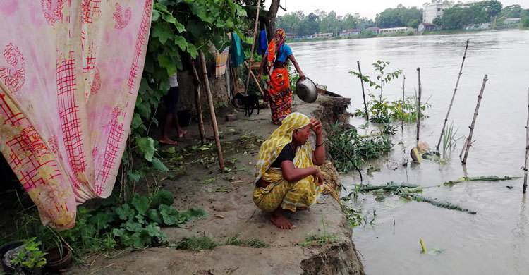 অর্ধশত ঘর-বাড়িসহ কয়েকশ একর আবাদি জমি এখন নদীগর্ভে