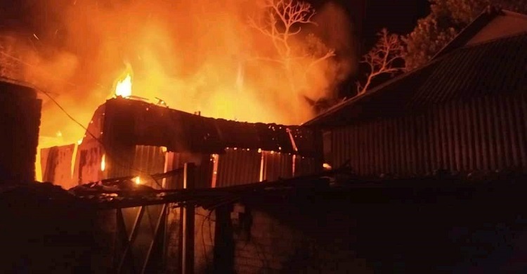 মির্জাপুরে অগ্নিকাণ্ডে দিনমজুরের ঘর পুড়ে ছাই