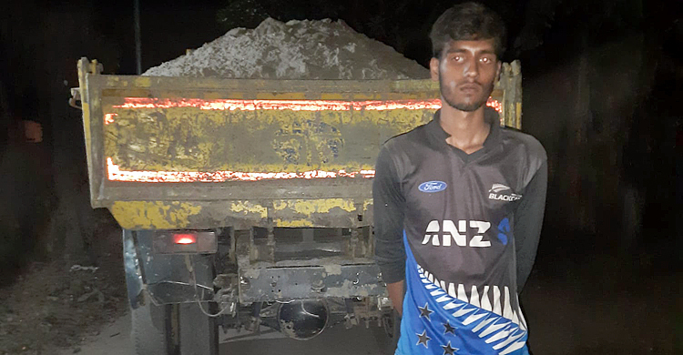 রাতের আঁধারে মাটি কেটে বিক্রি, আ.লীগ নেতার দুই লাখ জরিমানা