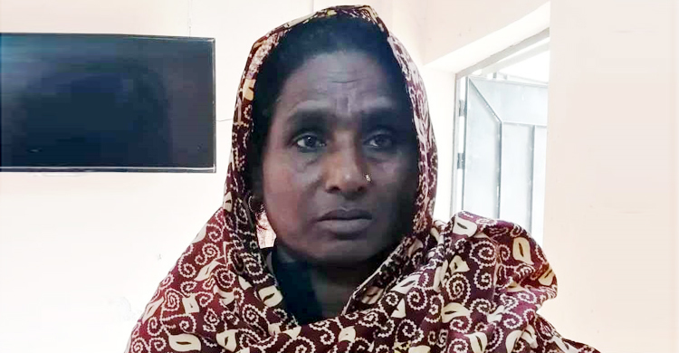 মাকে মেরে বাড়িছাড়া করলেন স্কুলশিক্ষক ছেলে