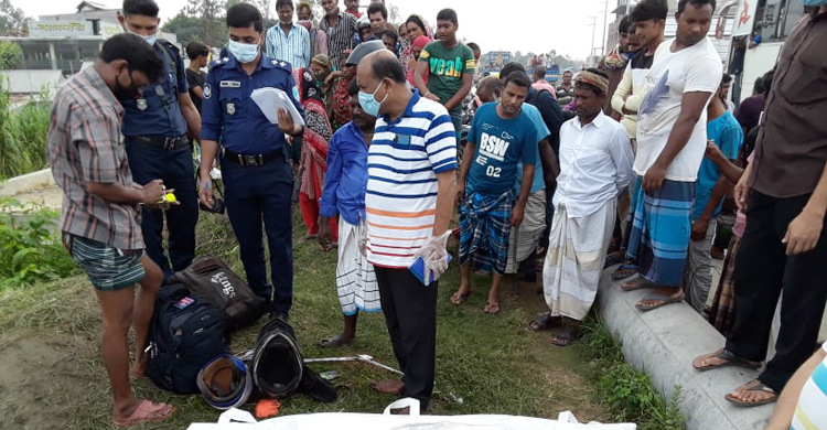 রাস্তার পাশে পড়ে আছে দুই বন্ধুর গলাকাটা লাশ